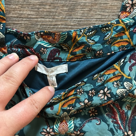 Size XL dress, smoke free, pet friendly home. - Picture 2 of 3